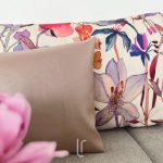 VIOLET Dekokissen | Limitiert | Florales Design | Blüten | 100 % BIO-Baumwolle | vegan | nachhaltig | handgefertigt