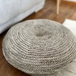 Pouf MALEA | Limitiert | Rundes, gehäkeltes Sitzkissen in Erdtönen | Handgefertigtes Boho-Unikat mit Füllung