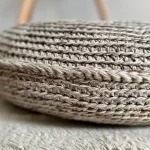 Pouf MALEA | Limitiert | Rundes, gehäkeltes Sitzkissen in Erdtönen | Handgefertigtes Boho-Unikat mit Füllung