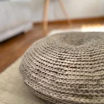 Pouf MALEA | Limitiert | Rundes, gehäkeltes Sitzkissen in Erdtönen | Handgefertigtes Boho-Unikat mit Füllung