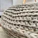 Pouf MALEA | Limitiert | Rundes, gehäkeltes Sitzkissen in Erdtönen | Handgefertigtes Boho-Unikat mit Füllung